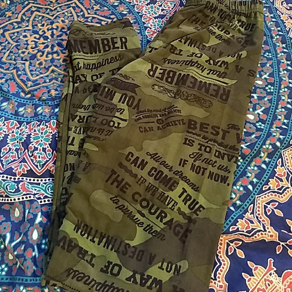 Agnes and dora camo leggibs buttery soft